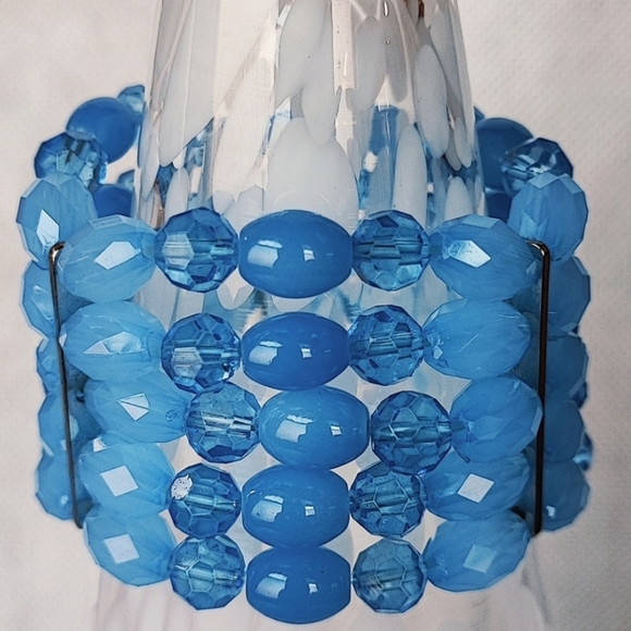 4 Strand Faux Pearls Faceted Clear Acrylic Stretch Bracelet Silver Tone Bridal - Picture 8 of 8